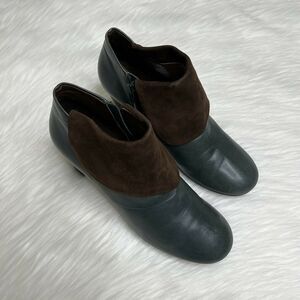 Joy Chen Women's Sz 8 Grey Leather Ankle Zipped Round Toe Booties w/ Suede Fold
